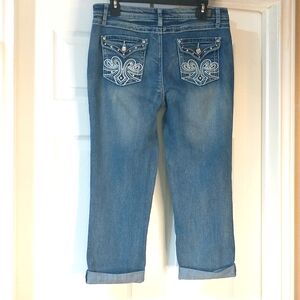 Earl size 6 Y2K bling denim capris, excellent condition. No stains, or rips.